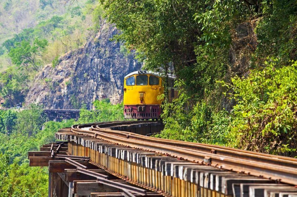 Treeyapat Place Hotel Kanchanaburi Bagian luar foto