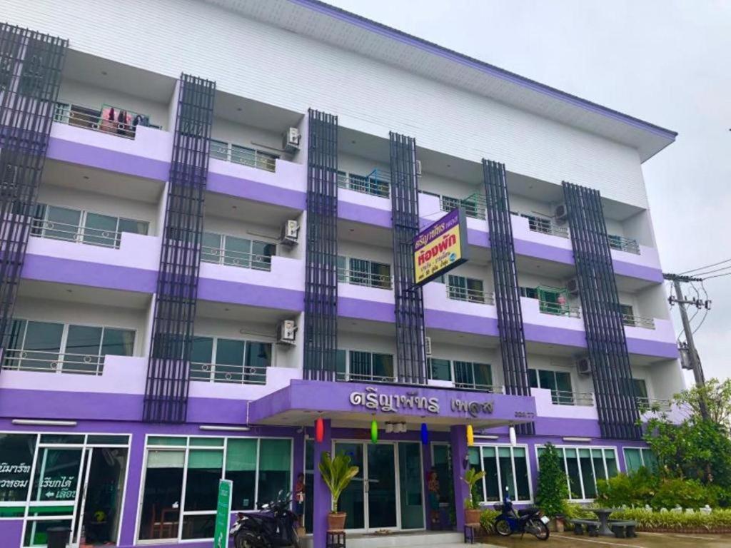 Treeyapat Place Hotel Kanchanaburi Bagian luar foto